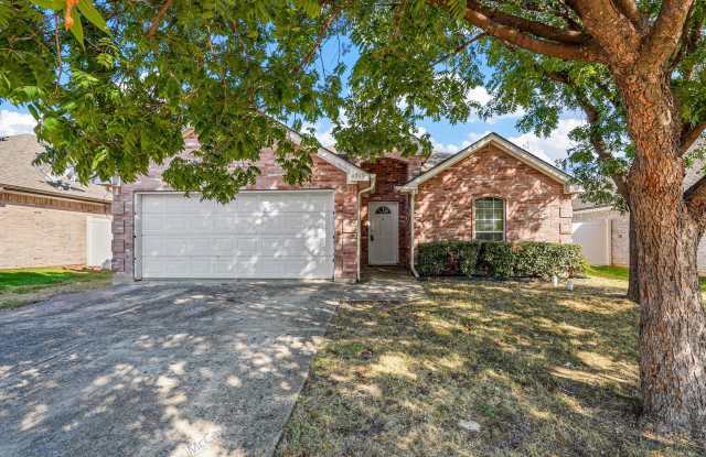 Cute 3/2/2 in Dallas! - 2319 Great Light Drive, Dallas, TX 75228