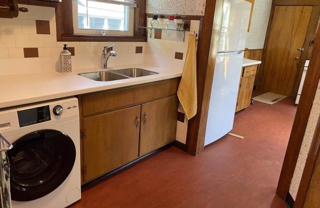 230 W Fifth St unit: 2 photos photos