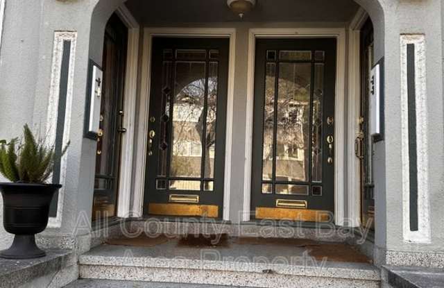 2228 Derby Street photos photos