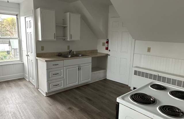 543 Main Street - 2 photos photos