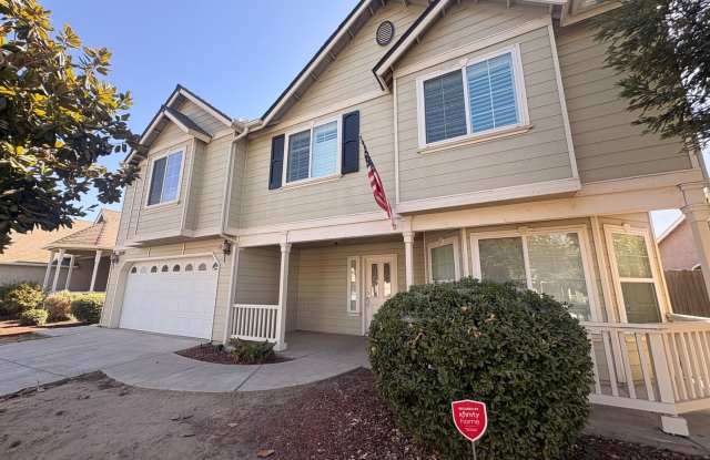 Beautiful 4 bedroom, 3 bathroom home in Visalia Gallery 1