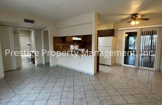 Cozy Townhouse with Bike trails, Screened in Porch and More! Gallery 4