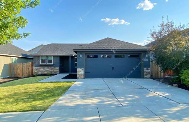 Central Oregon Living: Bright Home with Fireplace  Backyard Retreat photos photos