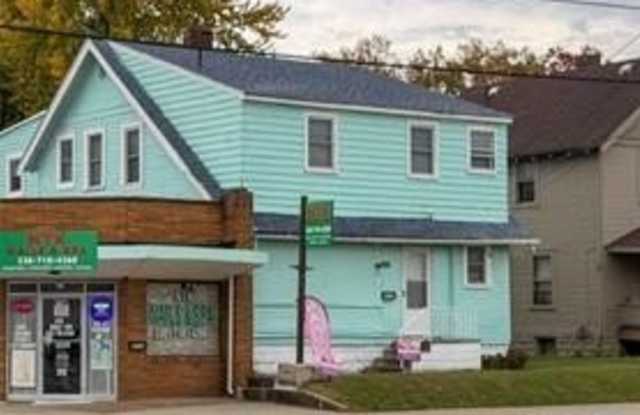 2405 Youngstown Road SE Gallery 2