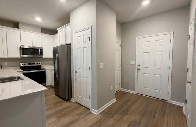 Orchard Park 3/2.5 Townhome Available Now || Convenient Location with Community Amenities Gallery 4