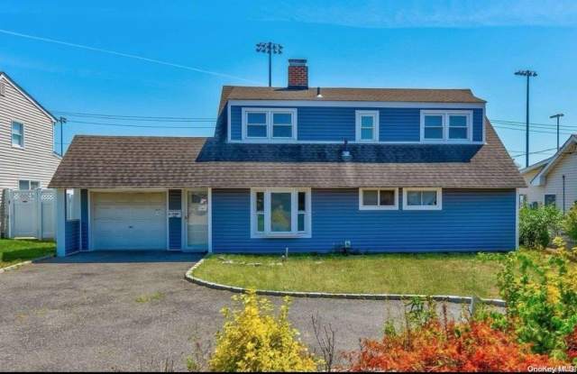 85 Chimney Lane - 85 Chimney Lane, Levittown, NY 11756