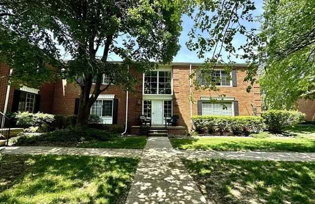 740 E FOX HILLS Drive photos photos