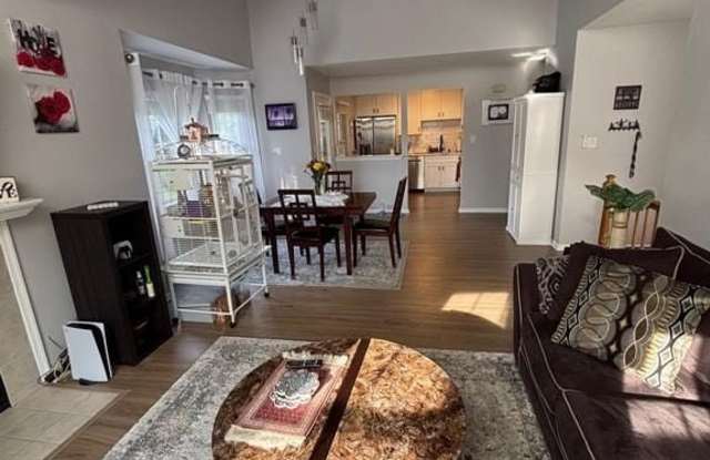 2006 BROOKHAVEN DRIVE Gallery 2