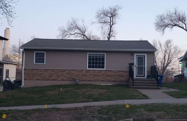 2 Bedroom, 1 Bath Single Family Home in Clinton, IA photos photos
