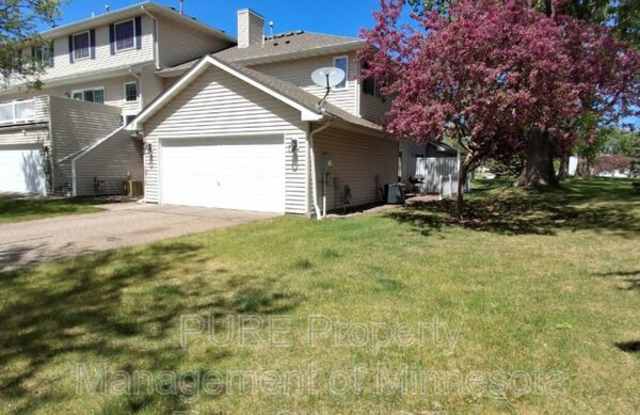 404 Gironde Ct - 404 Gironde Court, Woodbury, MN 55125