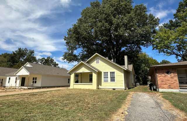3br/2ba home in U of M area. NO CARPET! All appliances included! Pets are welcome, fees apply. Gallery 3