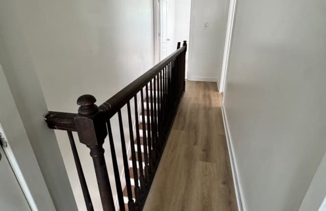 A Unique Offering -- 1238 W Firth Street is Waiting For You! Gallery 3