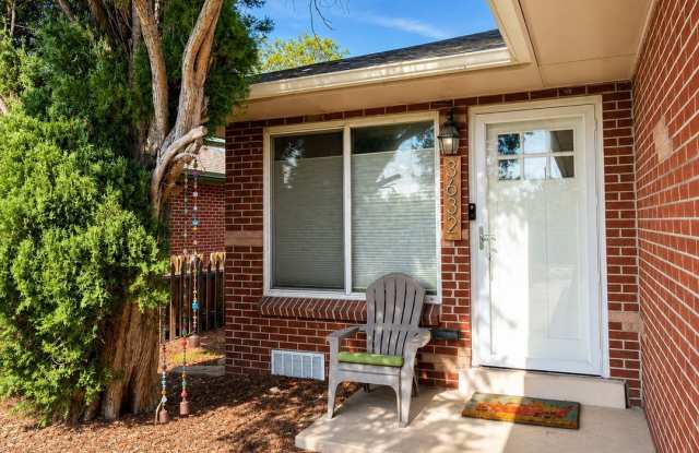 *** Fully Furnished! *** Brick Duplex Near Northfield – Just Bring Your Clothes! Gallery 3