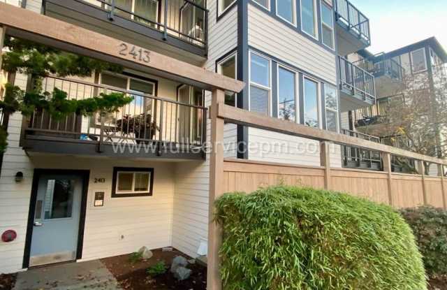 Watch the Sunsets! Ballard Condo w/large deck, Hardwood Floors & Walk-to-Everything Location Gallery 3