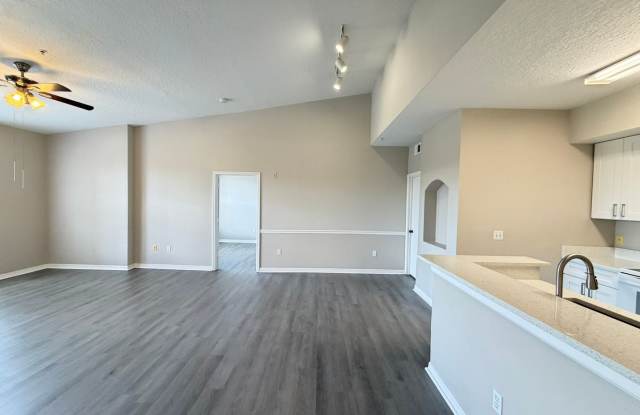 Awesome apartment in the heart of Metrowest! Gallery 4