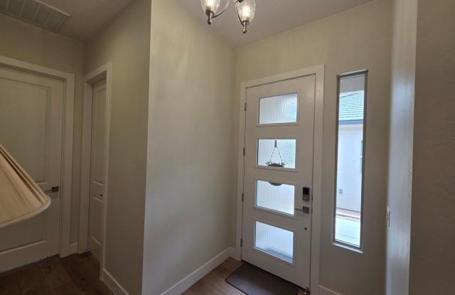 Fully Furnished Home in Sun River 55+ Community Gallery 4