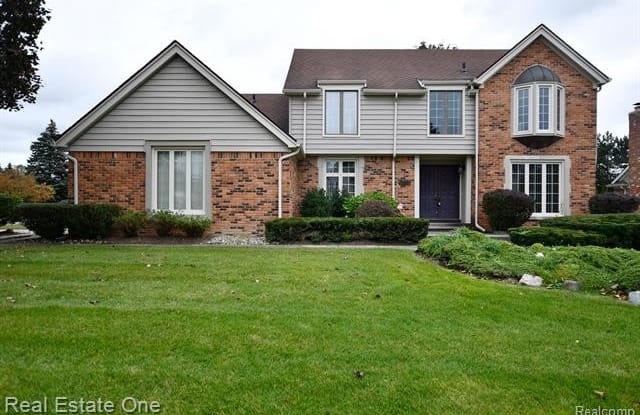 388 POWDERHORN - 388 Powderhorn Ridge Court, Rochester Hills, MI 48309
