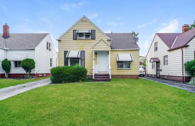 18505 Maple Heights Boulevard photos photos