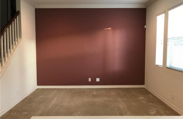 160 Hedge Bloom Gallery 3