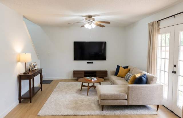 Updated 4 bedroom, 2.5 bath home! Gallery 4