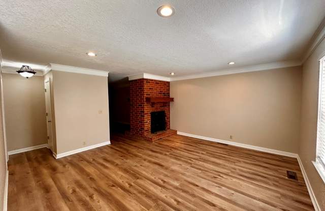 11902 Shady Trail Lane Gallery 3