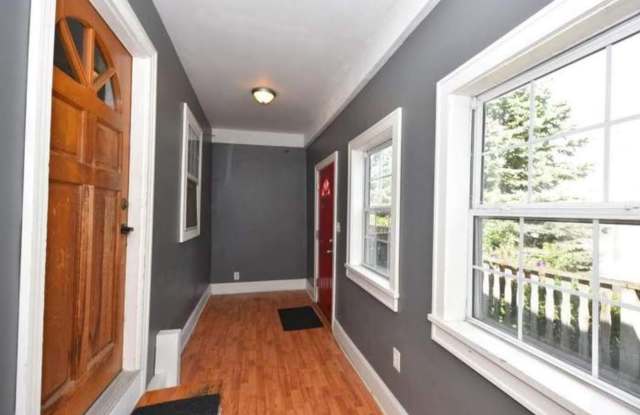 1537 E. North Ave.....Single Family House! Gallery 4