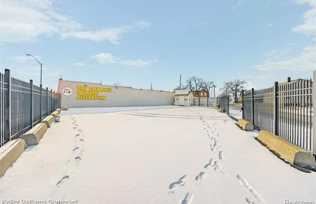 10333 GRATIOT Avenue photos photos