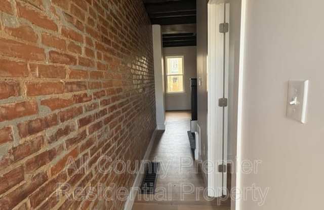 118 Vine Street Gallery 2