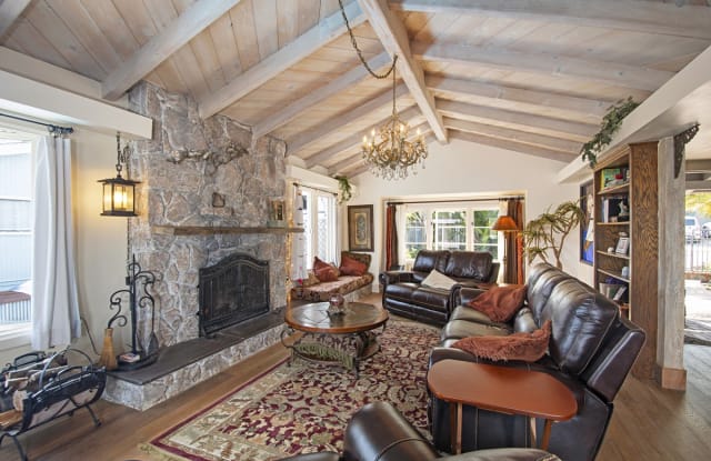 737 Neptune Avenue - 737 Neptune Avenue, Encinitas, CA 92024