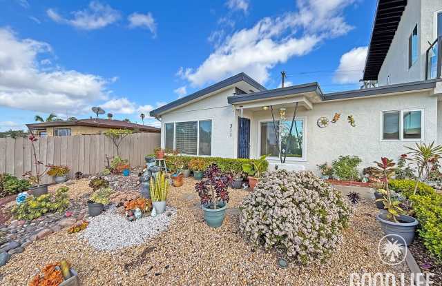 Charming 3BD/2BA House in Valencia Park W/ TVs, Multiple A/C Mini-Splits, Shared Backyard  Laundry! photos photos