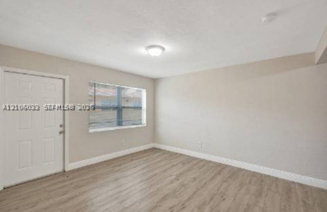 1471 NW 22nd Ct Gallery 3