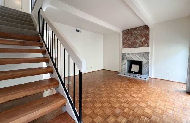 Beautifully Remodeled St. Helena Townhome with Pool Access & 2-Car Garage Gallery 4