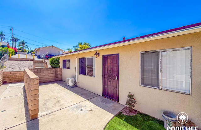 3BD/1BA Home in Lakeside with In-Unit Laundry & Built-In Closets photos photos