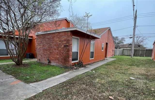 3727 Thornberry Court photos photos