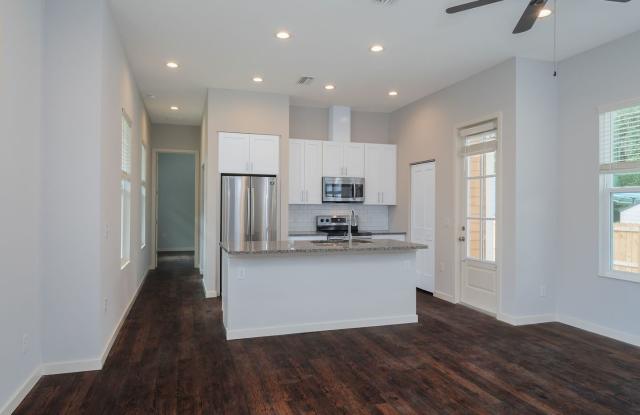 Thelma Lane - Luxury 3 Bedroom House Gallery 3