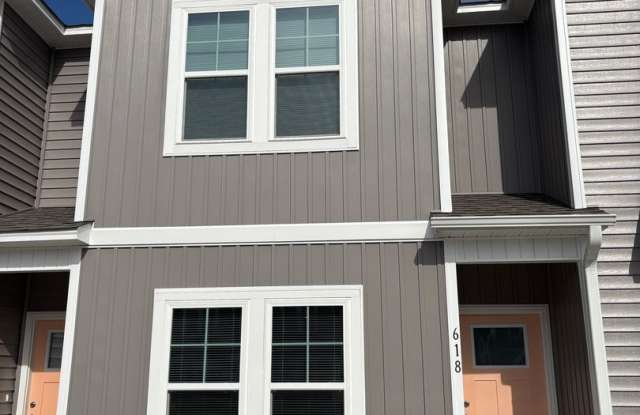 Like New! - 618 Jacks Crossing Drive, Onslow County, NC 28539 Like New! - 618 Jacks Crossing Drive, Onslow County, NC 28539