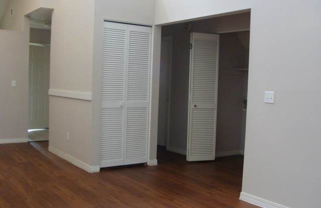 2448 N. Seabury Place Gallery 4