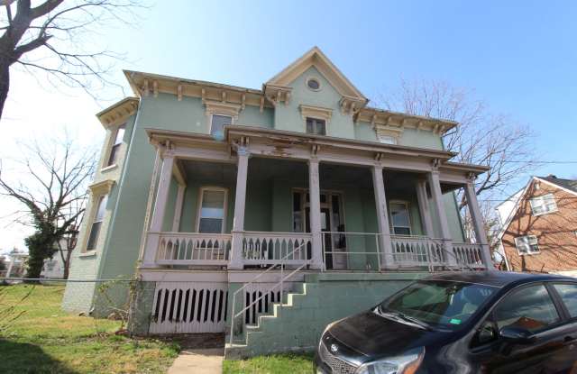 1 bed, 1 bath apartment for rent in Downtown Harrisonburg! photos photos