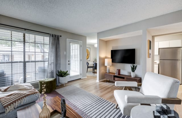 Fox Trails Apartments Gallery 3