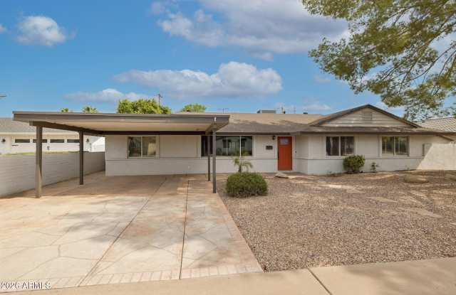 6332 E Earll Drive Gallery 2