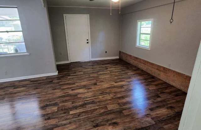 Completely refinished and updated!! Gallery 4