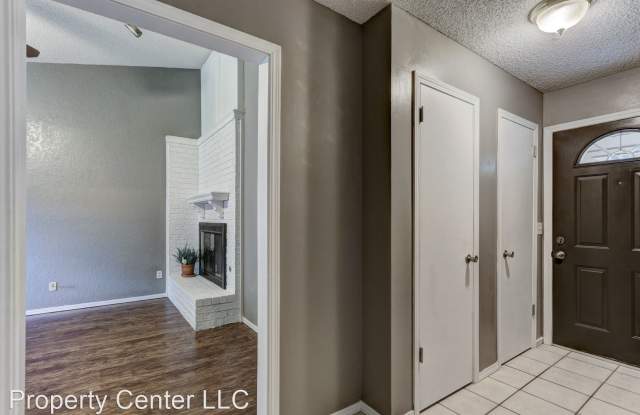 16921 Applewood Dr Gallery 2