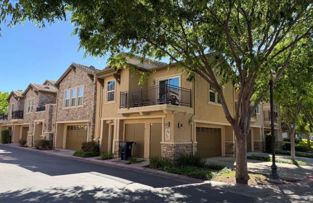 3 Bed, 2½ Bath Two Story Condo in Natomas' Hampton Village Gallery 1