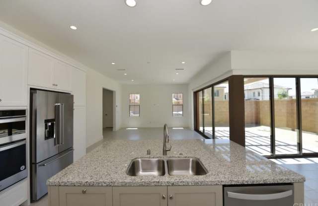 156 Plum Lily Gallery 4