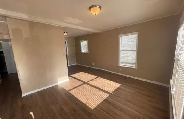 Move in ASAP-3 bedroom-1/2 off first months rent Gallery 3