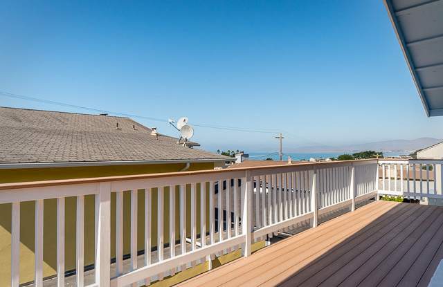 4 bedroom two story home in Cayucos Gallery 4