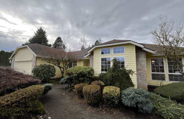 Elegant Home Offering Open Living Spaces, Spacious Primary Suite, and Nature-Inspired Yard - 12273 Southeast Imperial Crest Street, Clackamas County, OR 97086