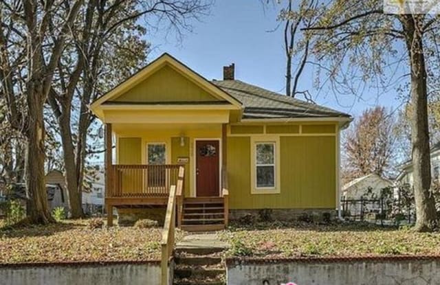 326 N White Avenue - 326 North White Avenue, Kansas City, MO 64123