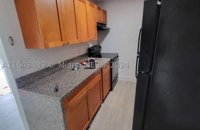 14100 NW 6th Ct Gallery 2