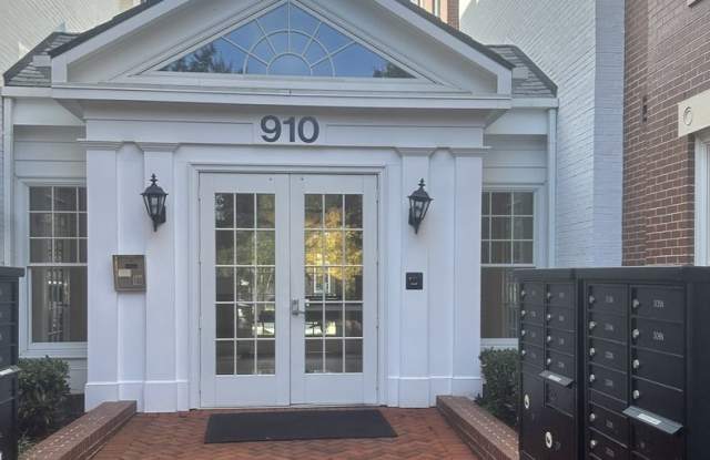 Alexandria/Old Town - 910 Powhatan St - $2,695.00 photos photos